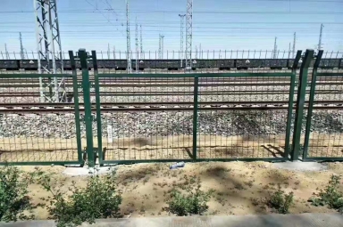 鐵路加高柵欄